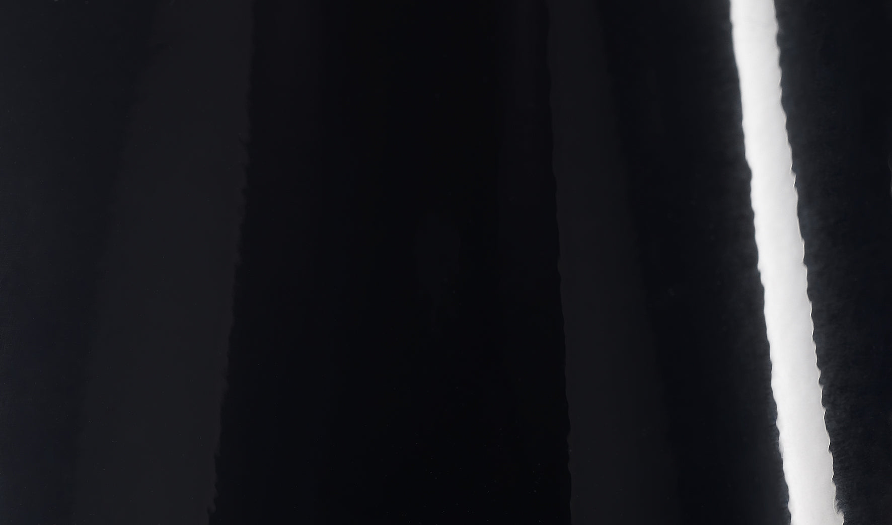 GLOSS BLACK
